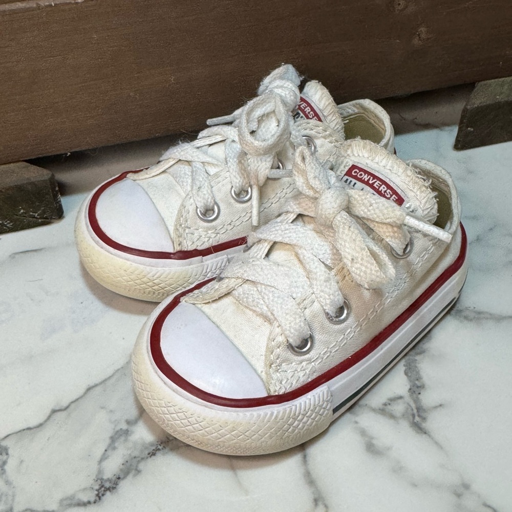 Converse Infant White Low Top Sneakers Size 4c